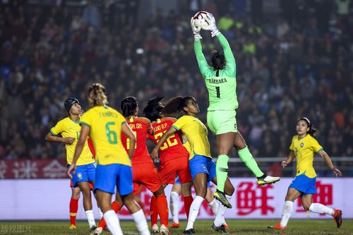 中国女足对巴西